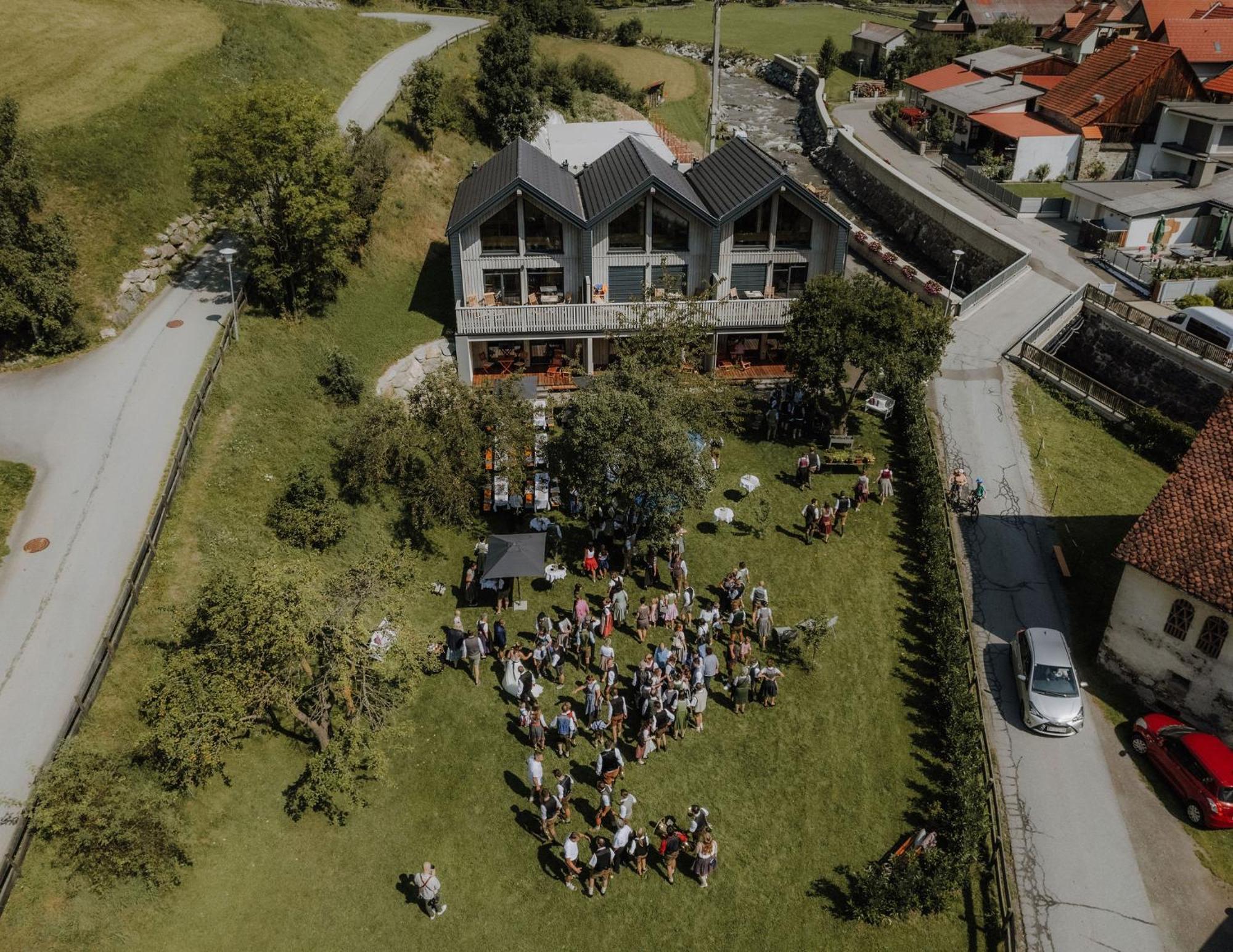Aparthotel Zum Wohle Oberwoelz Stadt Exterior foto
